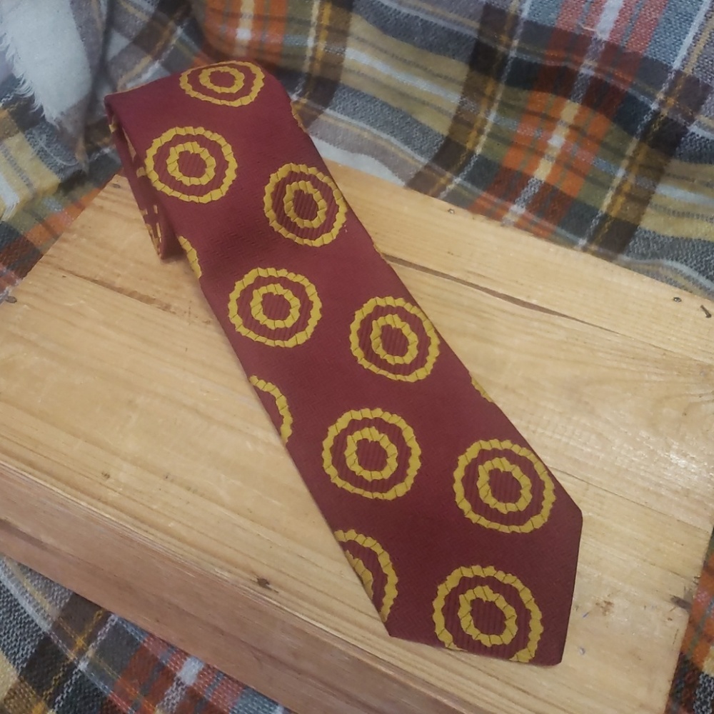 Vintage, "Gryffindor" colors. Neck tie
